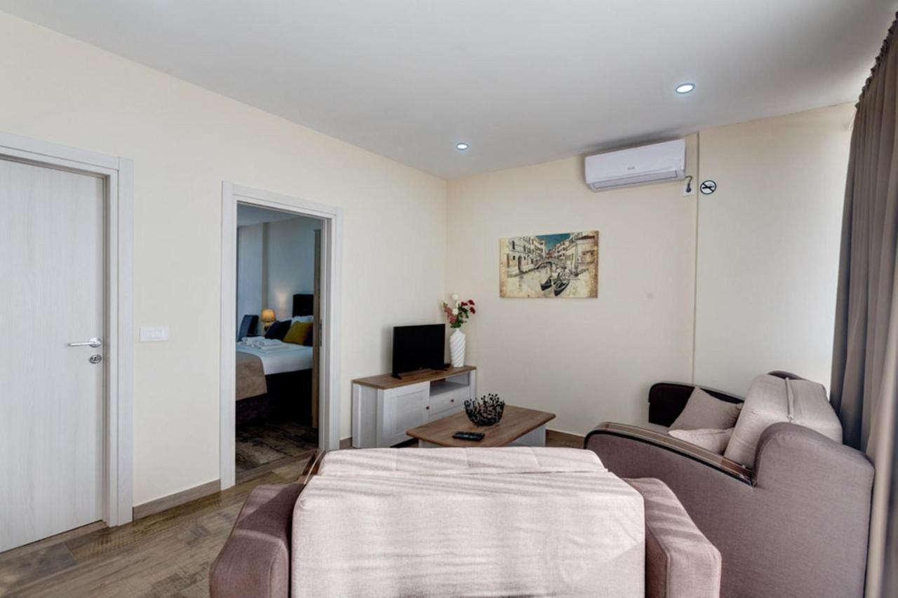 Hotel Zan Ulcinj Kültér fotó