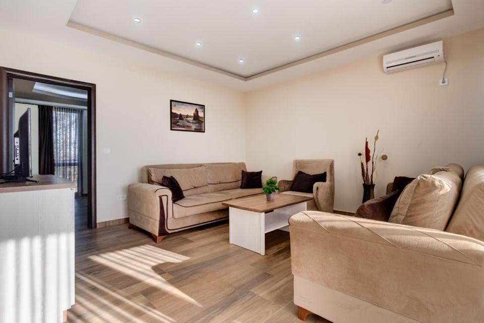 Hotel Zan Ulcinj Kültér fotó