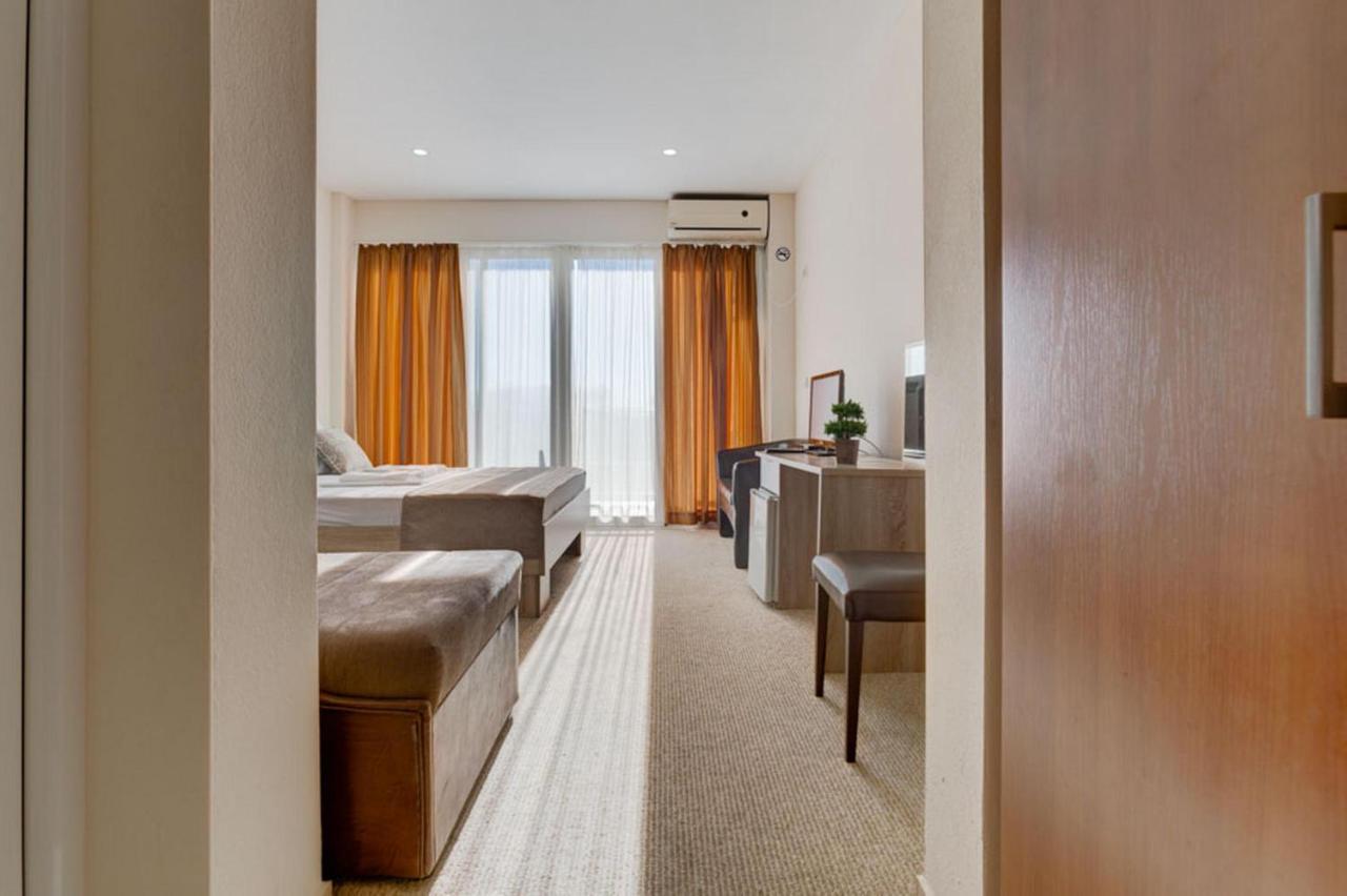 Hotel Zan Ulcinj Kültér fotó