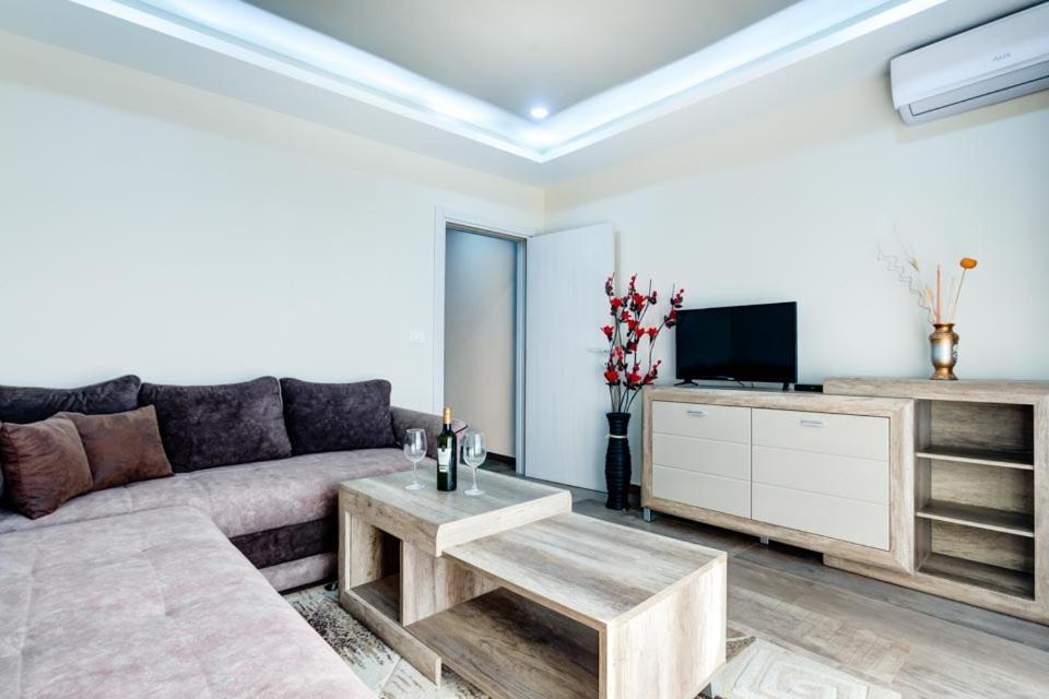Hotel Zan Ulcinj Kültér fotó