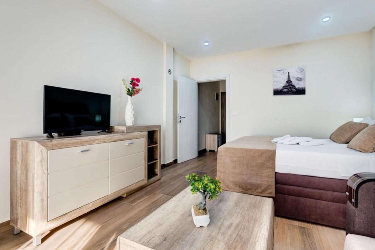 Hotel Zan Ulcinj Kültér fotó
