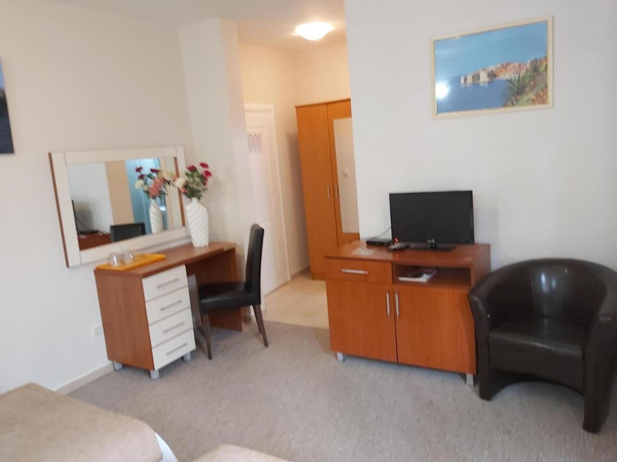 Hotel Zan Ulcinj Kültér fotó