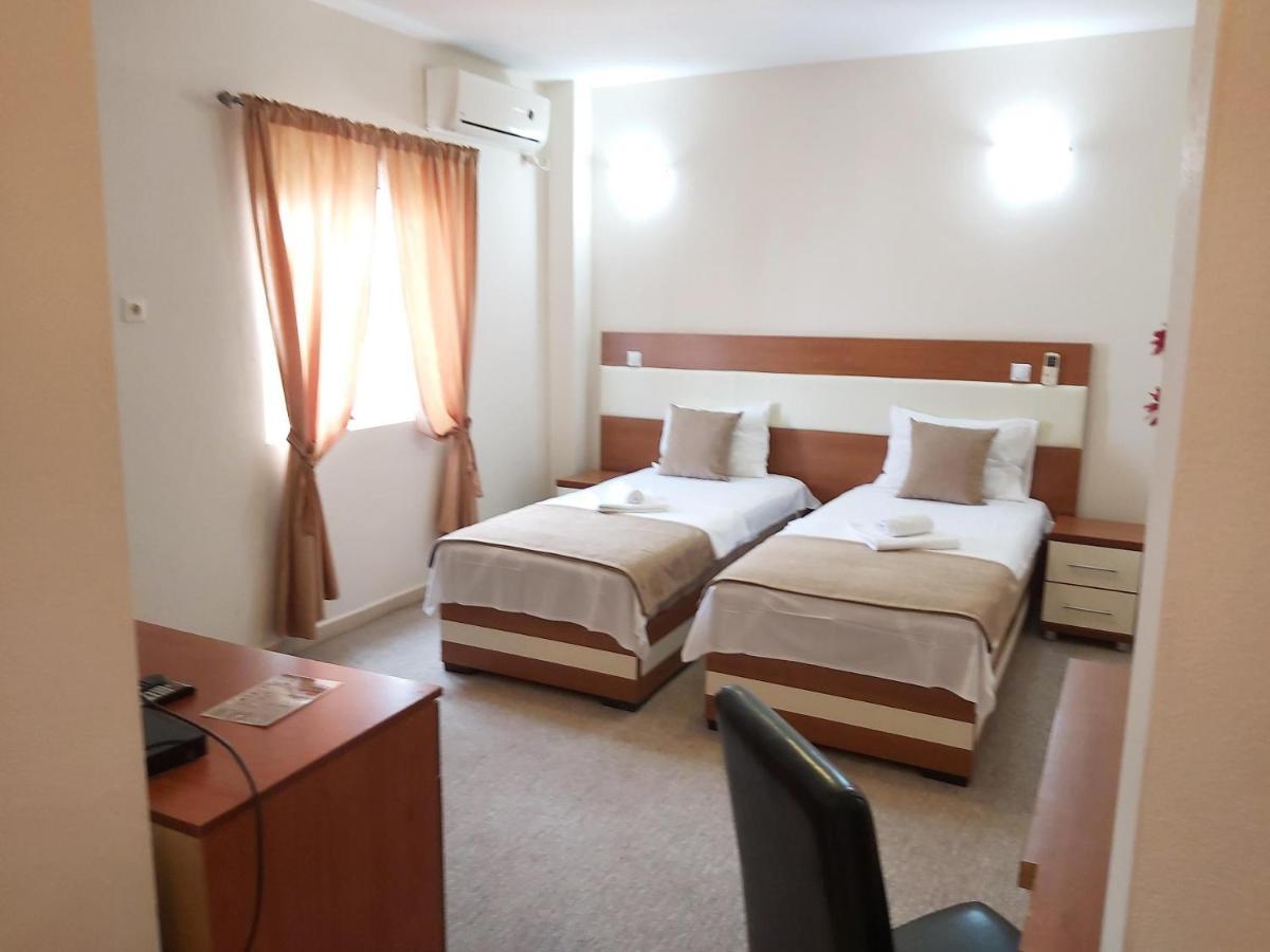 Hotel Zan Ulcinj Kültér fotó