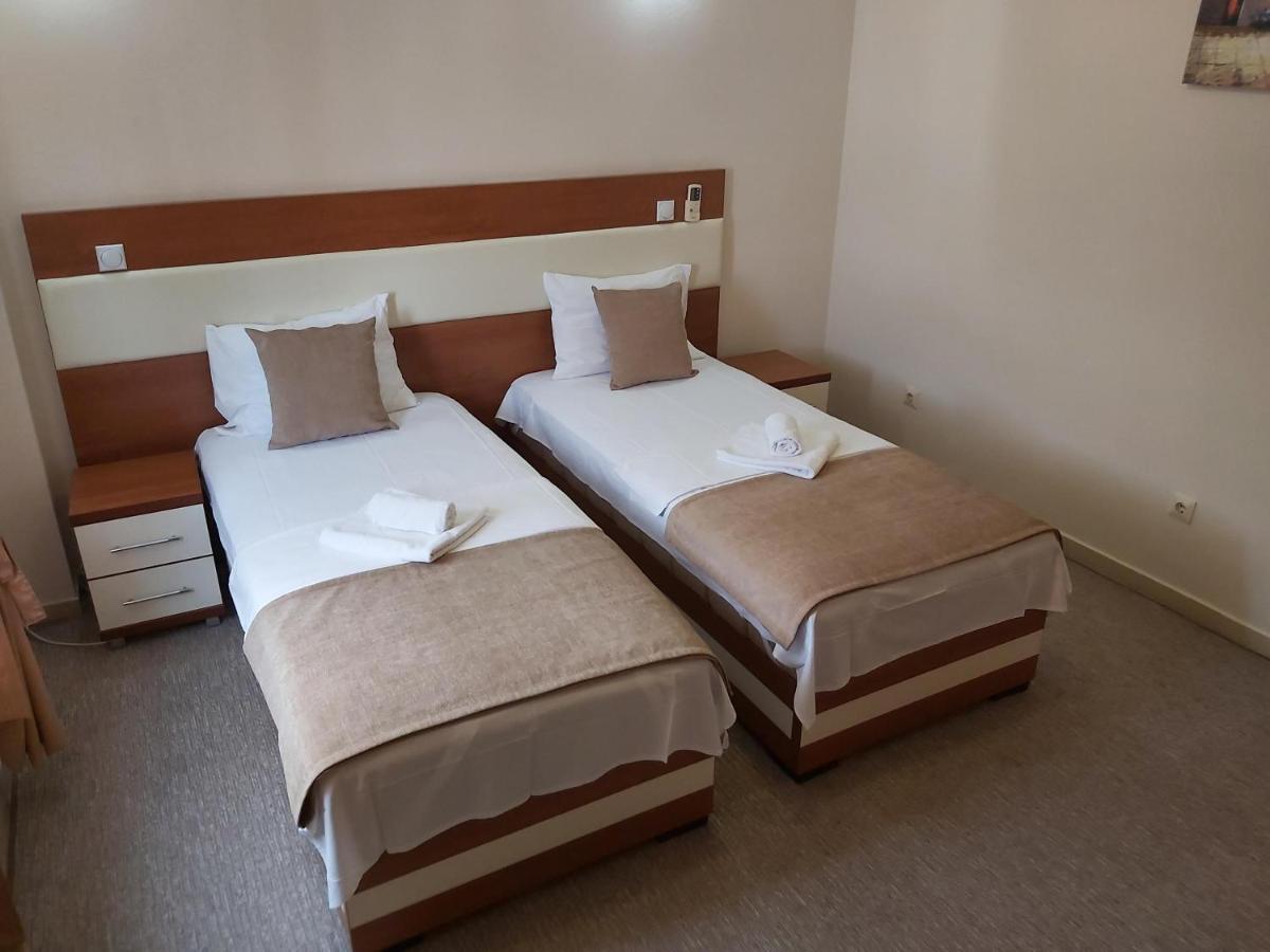 Hotel Zan Ulcinj Kültér fotó